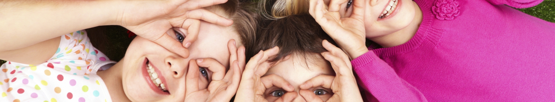 3 brincadeiras simples para as crianças aprenderem sorrindo