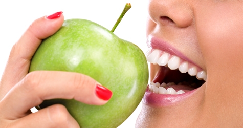 Limpeza dos dentes: Maça é superior a escova de dentes? - Dual Clinic
