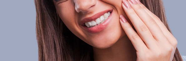 Odontologia - Saiba por que curar afta em casa pode ser perigoso